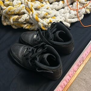 Black nike Air Force 1 high top